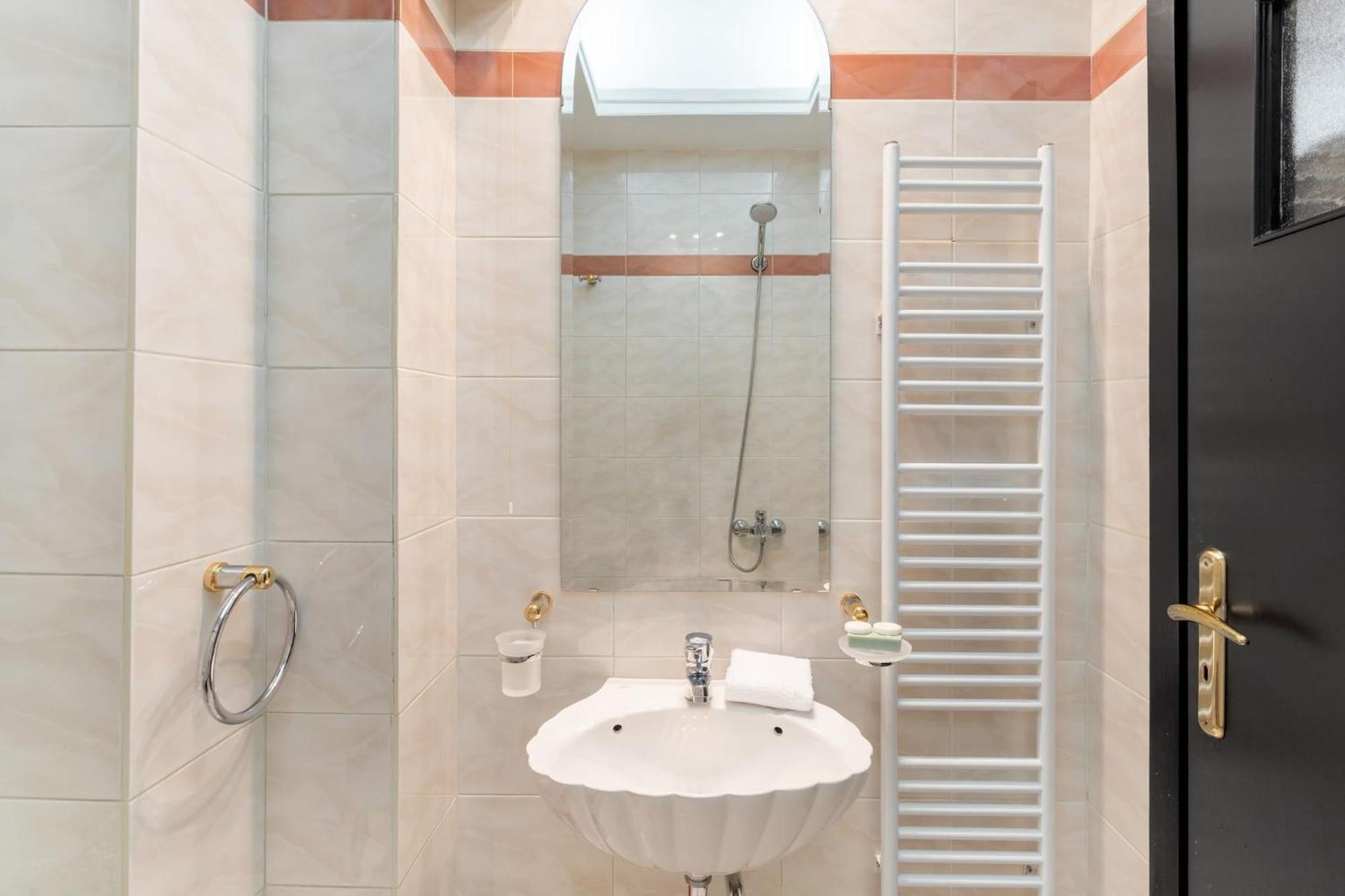 Fresh Detailed Stylish Apartment At Acropolis Athen Exterior foto