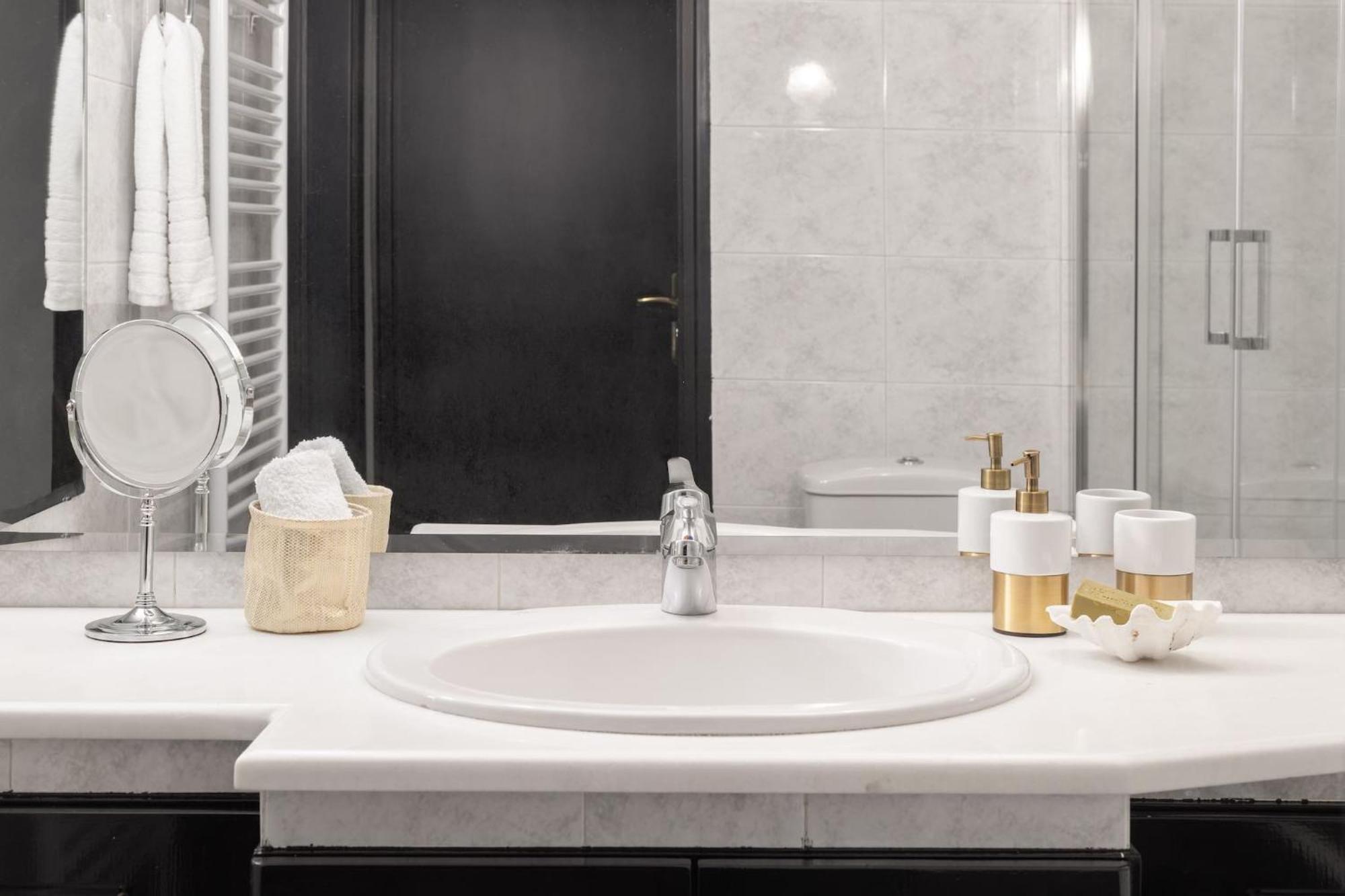 Fresh Detailed Stylish Apartment At Acropolis Athen Exterior foto